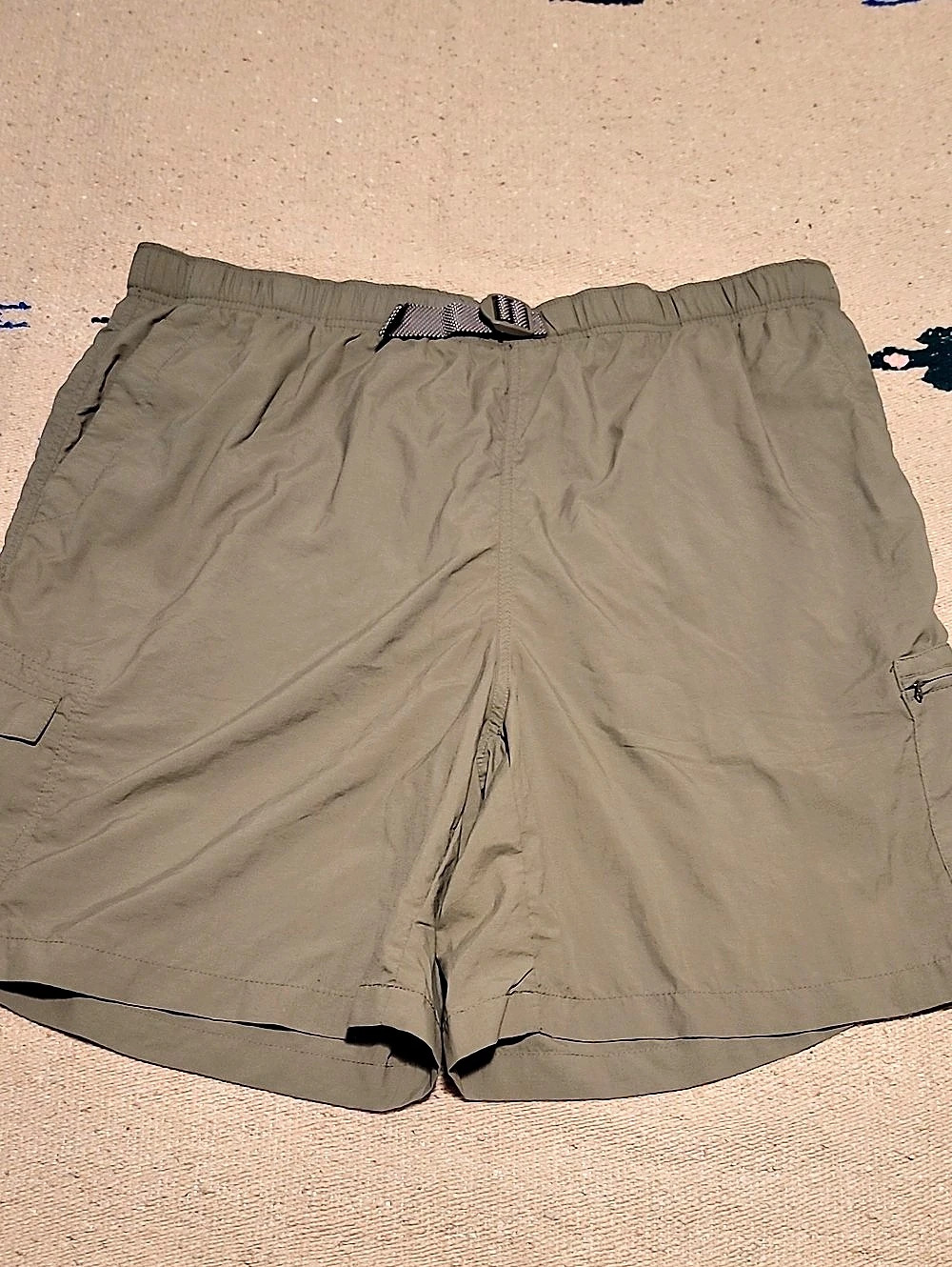 NWOT Columbia Mens Utility Cargo Activewear Fishing Shorts in Khaki